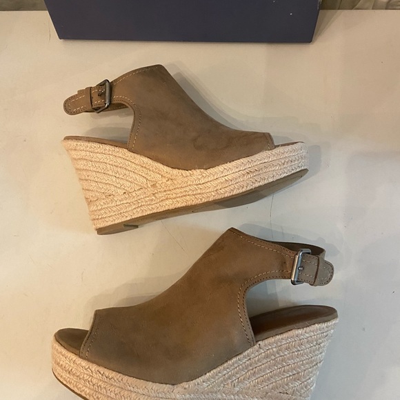 Universal Threads tan suede wedge heel peep tie shoes in various sizes all NIB - Picture 5 of 7